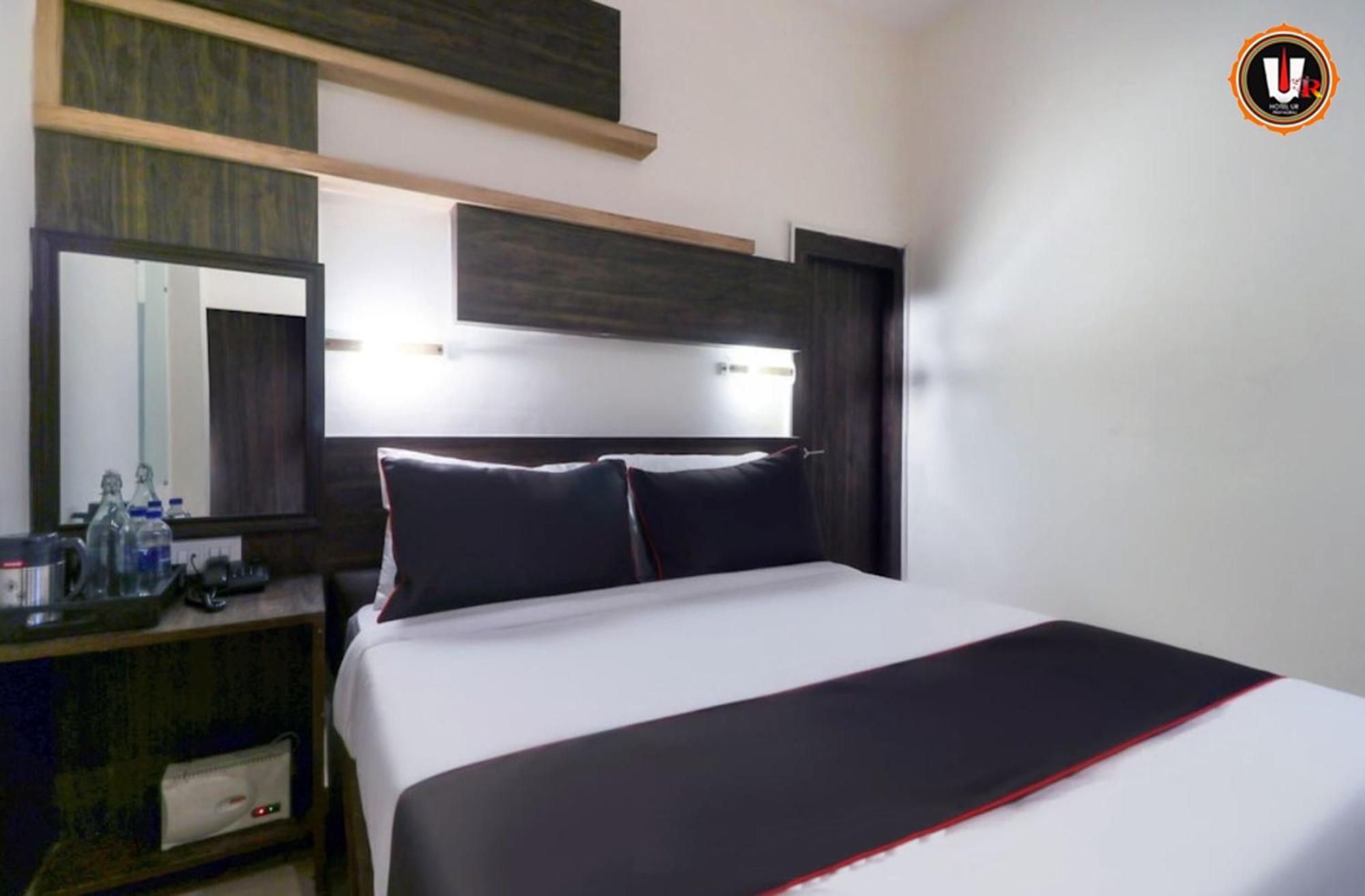 Hotel Ur Prayagraj Esterno foto